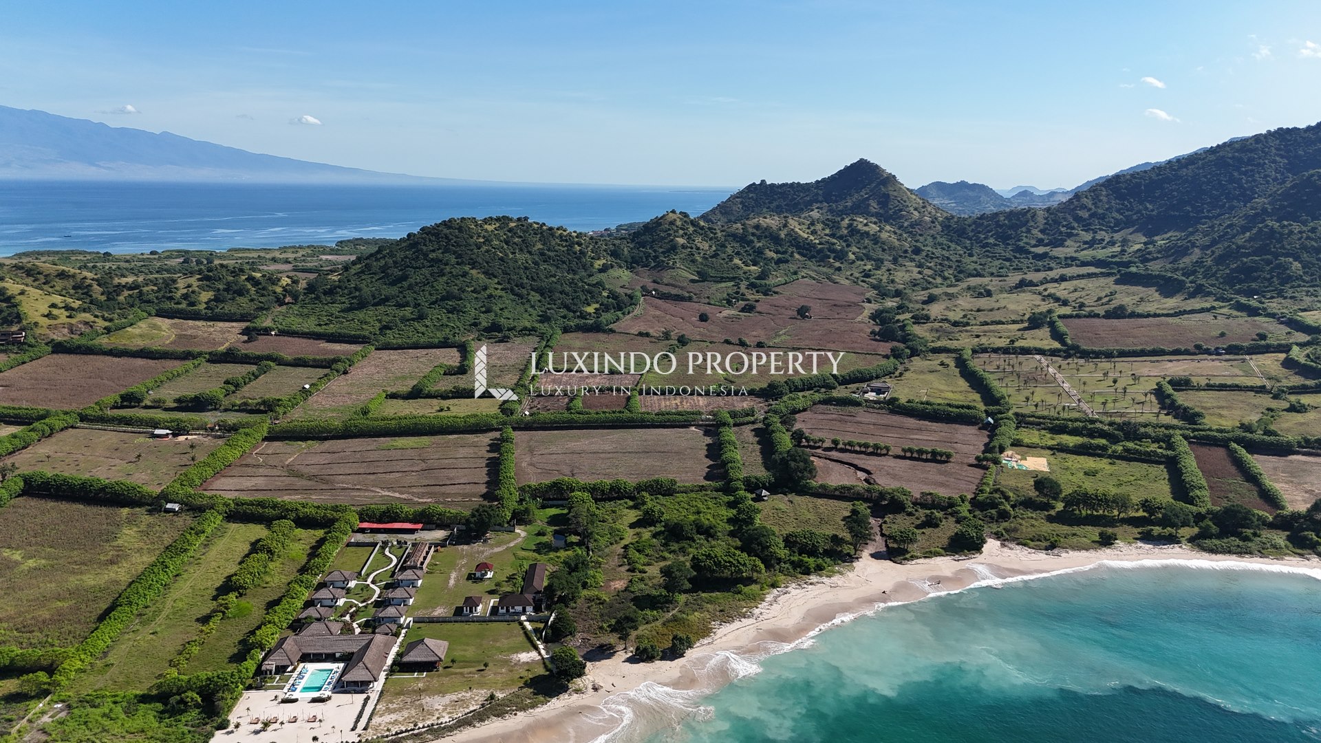 KERTASARI - PANORAMIC HILLTOP LAND OVERLOOKING MORO BAY, WEST SUMBAWA (FHL628)